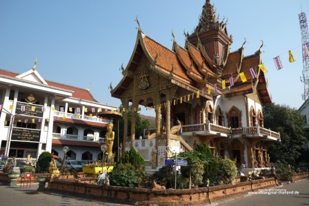 Wat Buppharam von aussen